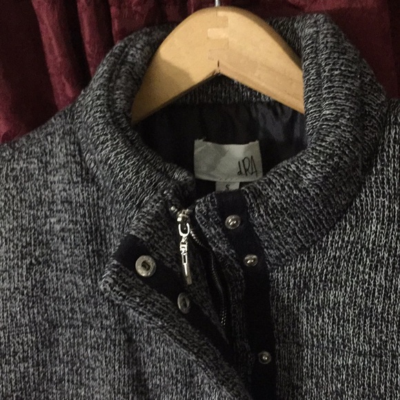 Ara Vest - Picture 6 of 8